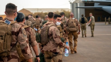 France hands over its first military base in Chad