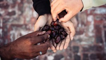 Why is date fruit popular in Ramadan?