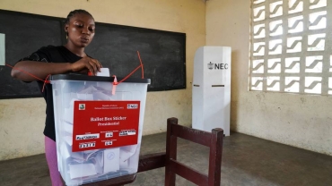 Liberia presidential run-off: Vote counting starts