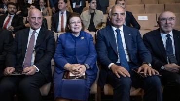 Turkish, Greek ministers watch Shakespeare's Romeo and Juliet in Istanbul