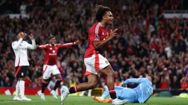 Zirkzee scores on debut as Man Utd beat Fulham