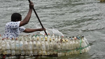 Cameroon's fishermen embrace plastic bottle canoes