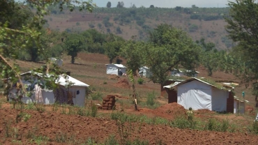 Fresh fighting in DRC pushes thousands into Uganda