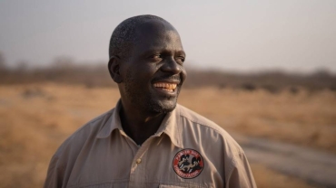 Mpofu: The Zimbabwean ranger saving African wild dogs
