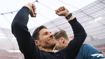 Bayer Leverkusen win first Bundesliga title