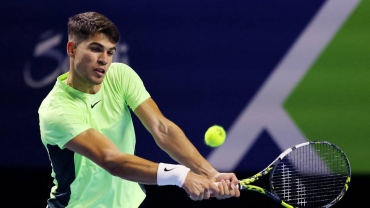 Tennis star Carlos Alcaraz begins Wimbledon title defence