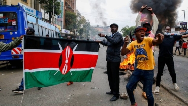 Nigeria opens goody bags to youths to avert Kenya-style protests