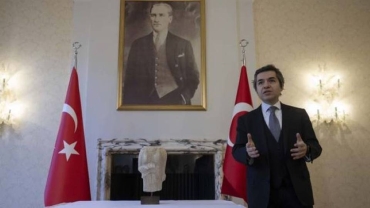 Smuggled ancient Turkish statue returns back home from the UK