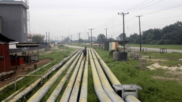Nigeria struggles to clean up oil spill blamed on thieves