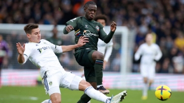 Southampton, Leeds fight for lucrative Premier League return
