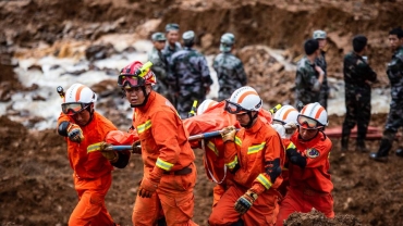 Dozens of people buried in China landslide