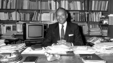 Amadou M'Bow: First African to head Unesco dies at 103
