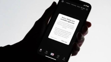 TikTok returns to US app stores after Trump delays ban