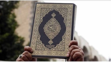 Don't Burn, Read: Muslims distribute copies of Quran with Dutch translation