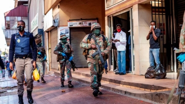 Afrique du Sud: une ministre braquée, ses gardes du corps dépouillés de leurs armes