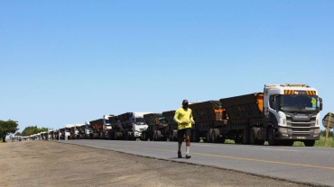 South Africa bans trucks from crossing into Mozambique