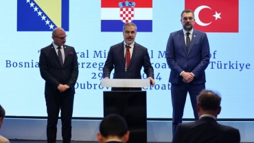 Türkiye reaffirms commitment to Bosnia's unity, sovereignty: Turkish FM