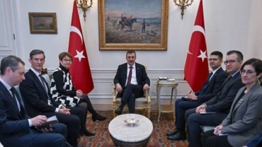 Turkish vice president holds talk with head of European Bank in London