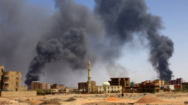 Air strike kills at least 23 people in Sudan market
