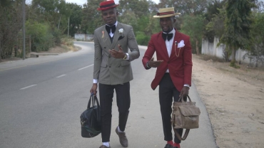 Alex et Noah : les marchands ambulants les plus chics de Tanzanie