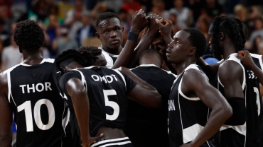 South Sudan basketball team gets hero's welcome after Olympics