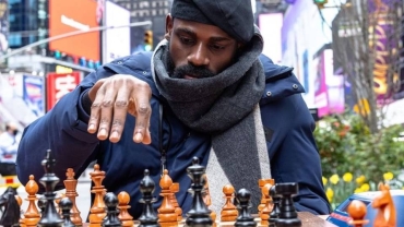 'A lot of emotions' as Nigerian Tunde breaks world chess record