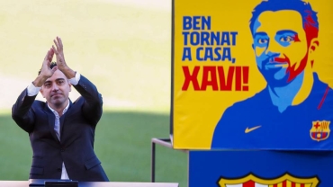 Xavi to remain Barcelona coach after 'change of mind'