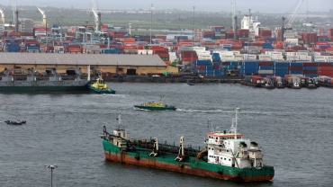 Nigerian port workers divided over strike
