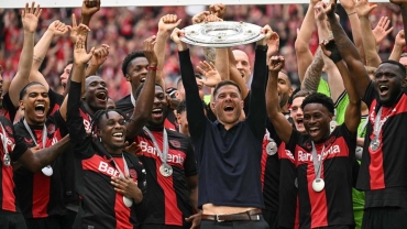 History as Bayer Leverkusen win Bundesliga season unbeaten