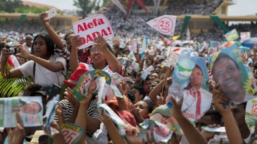 Madagascar: l'opposition manifeste, un candidat interpellé