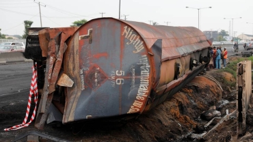 Bus, fuel tanker collision kills 14 people in Nigeria