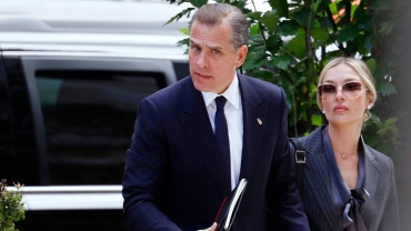 Hunter Biden: US president's son in historic trial on gun charges