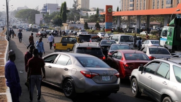 Long queues as Nigeria fuel shortage persists