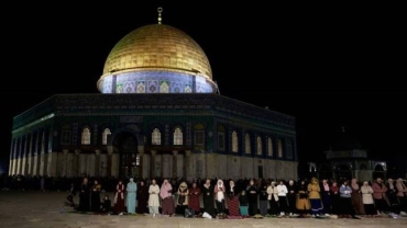 In pictures: Ramadan's first night at Al Aqsa Mosque