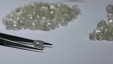 Botswana, De Beers sign long-delayed diamonds deal