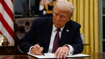 Trump halts refugee arrivals, sends more troops to US-Mexico border