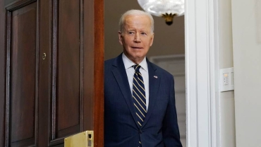 Key senator urges Biden to end presidential candidacy