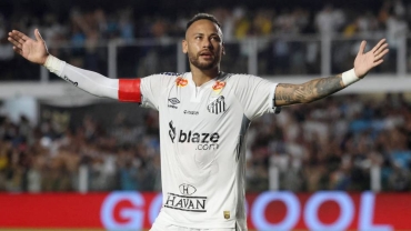 Neymar scores first goal after 'injury-marred' year