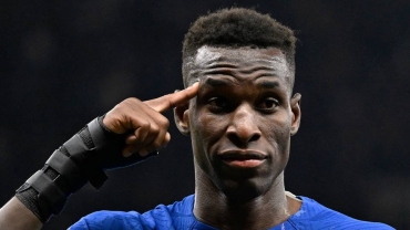 Chelsea end Tottenham's unbeaten run in EPL
