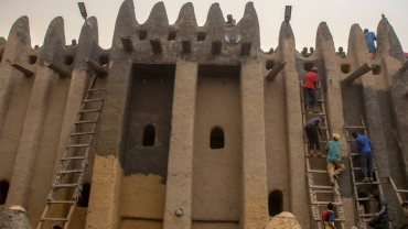 Mosque of Mopti: A mosque that changes colour every year