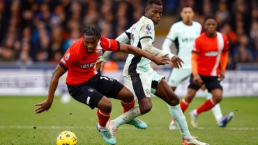 Chelsea survive Luton scare to win five-goal thriller