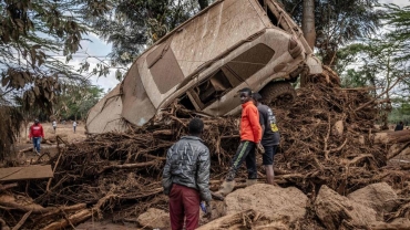 Kenya floods: Search for missing dozens as cabinet meets