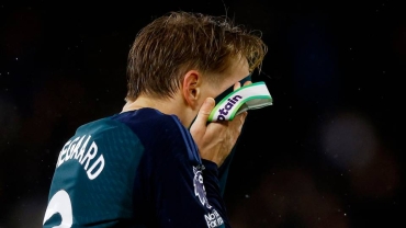 Arsenal lift foot off EPL clutch after Fulham loss