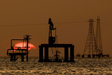 Oil prices rebound above $105 after Trump rejects Iranian Hormuz peace deal