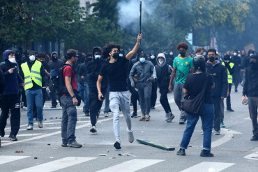 Quarter million protesters rally across France over school conditions