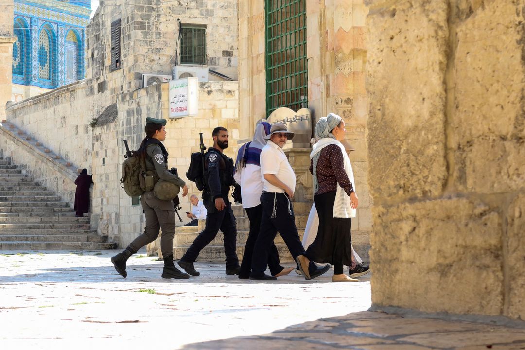 Hundreds of illegal Israeli settlers enter Al-Aqsa compound under Israeli police protection