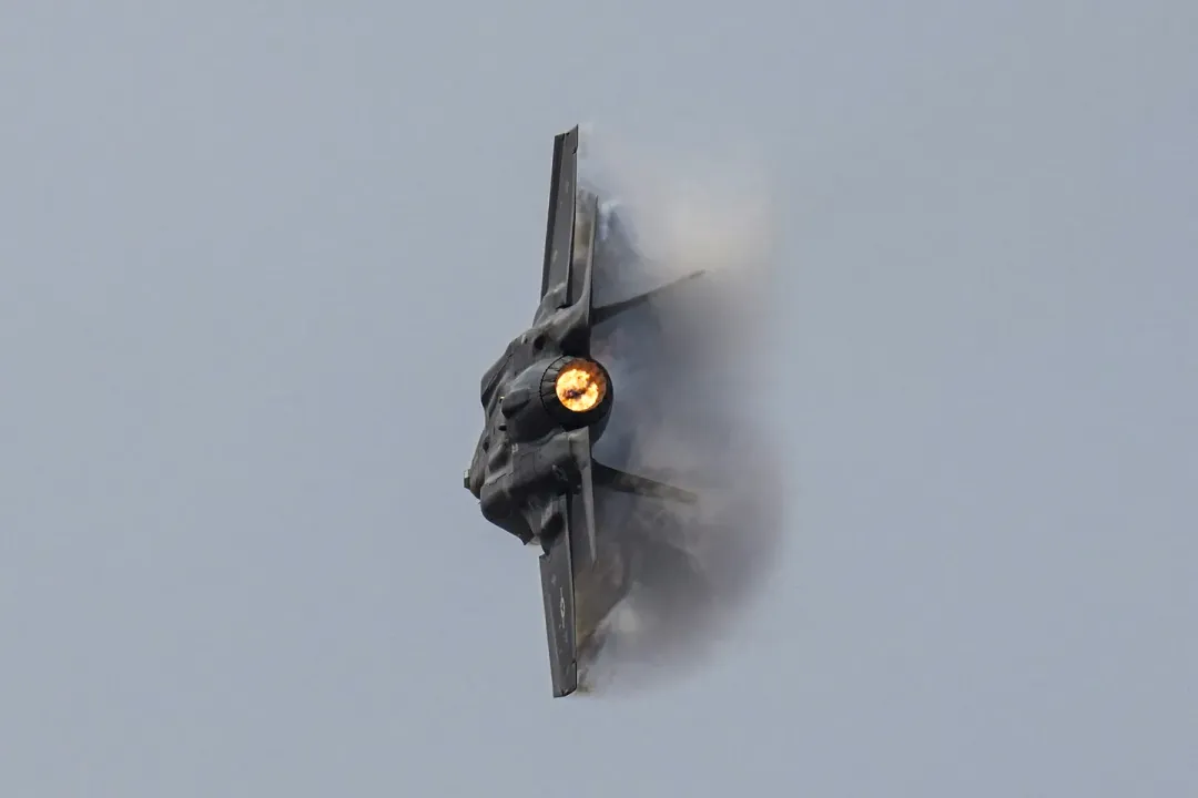 Saudi-led coalition in Yemen hits Houthi sites in major Hudaida operation