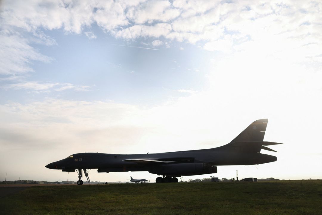 US pulls entire B-1 strategic bomber fleet from UK base after terror scare
